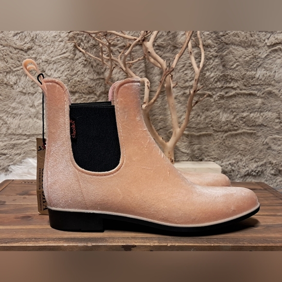 NWT Chooka Suede Vivian Velvet Chelsea Rain Boot Size 9 - Picture 3 of 8